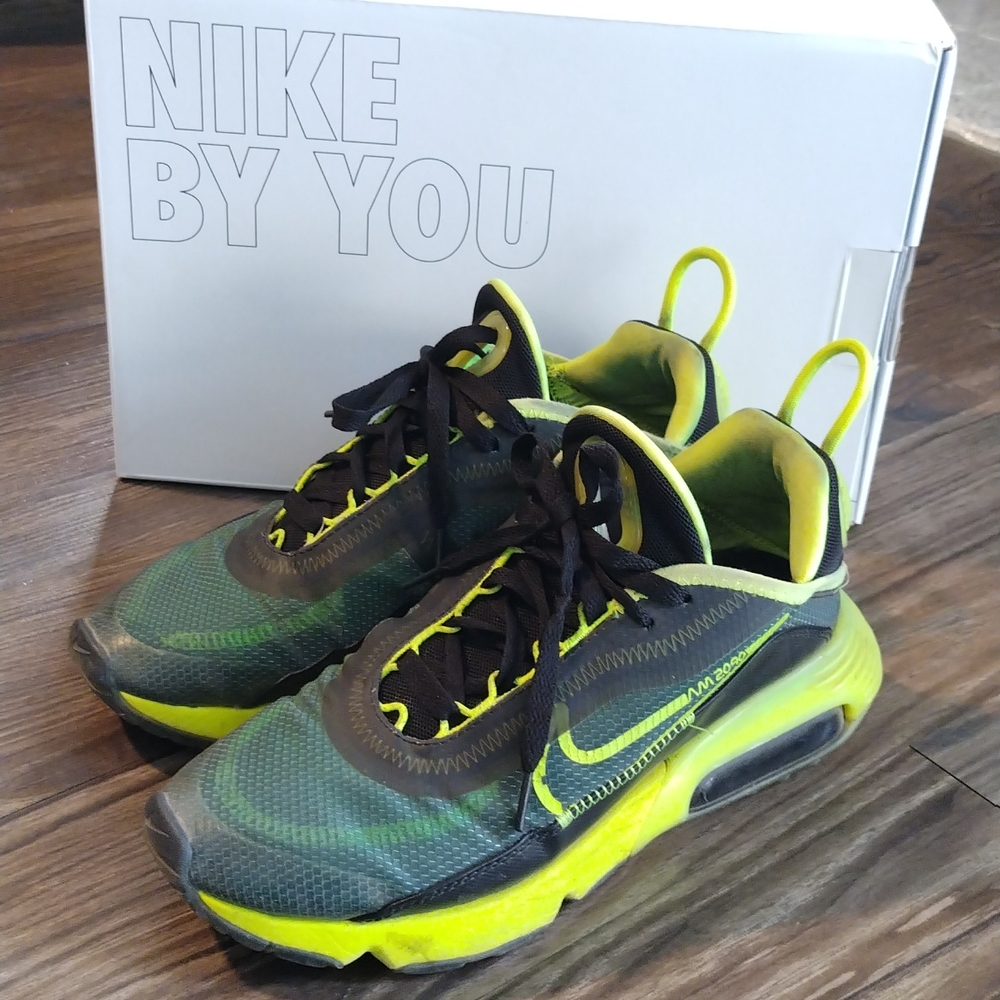 Nike Air Max Swoosh Size 8